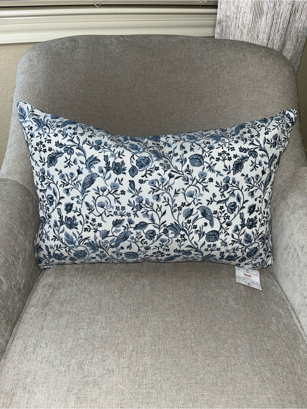 1-CALDEIRA NWT JACQUARD  BLUE GLORAL BIRD DESIGN LUXURY DECORATIVE PILLOW